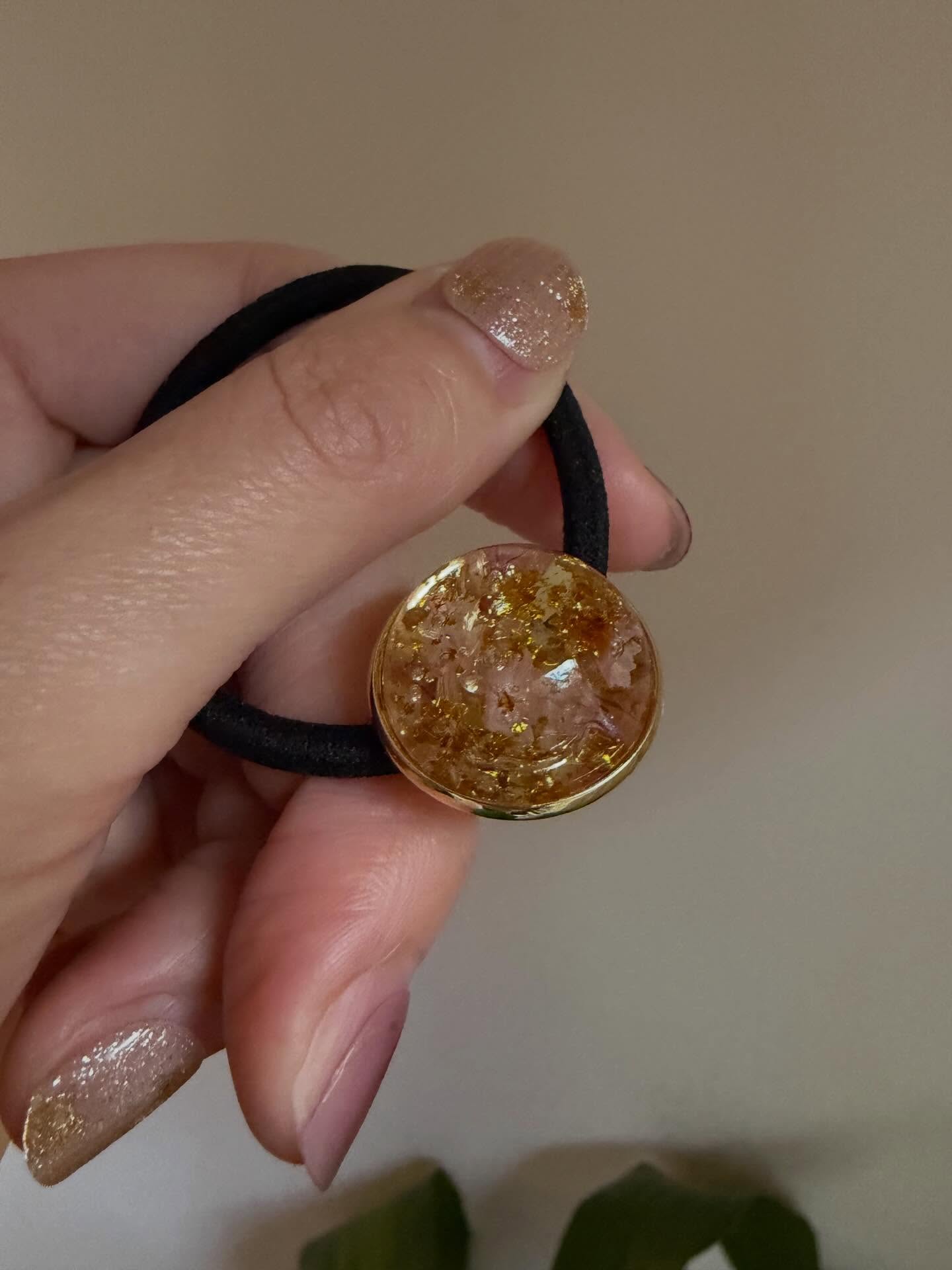 押し花と金箔のドームヘアゴム